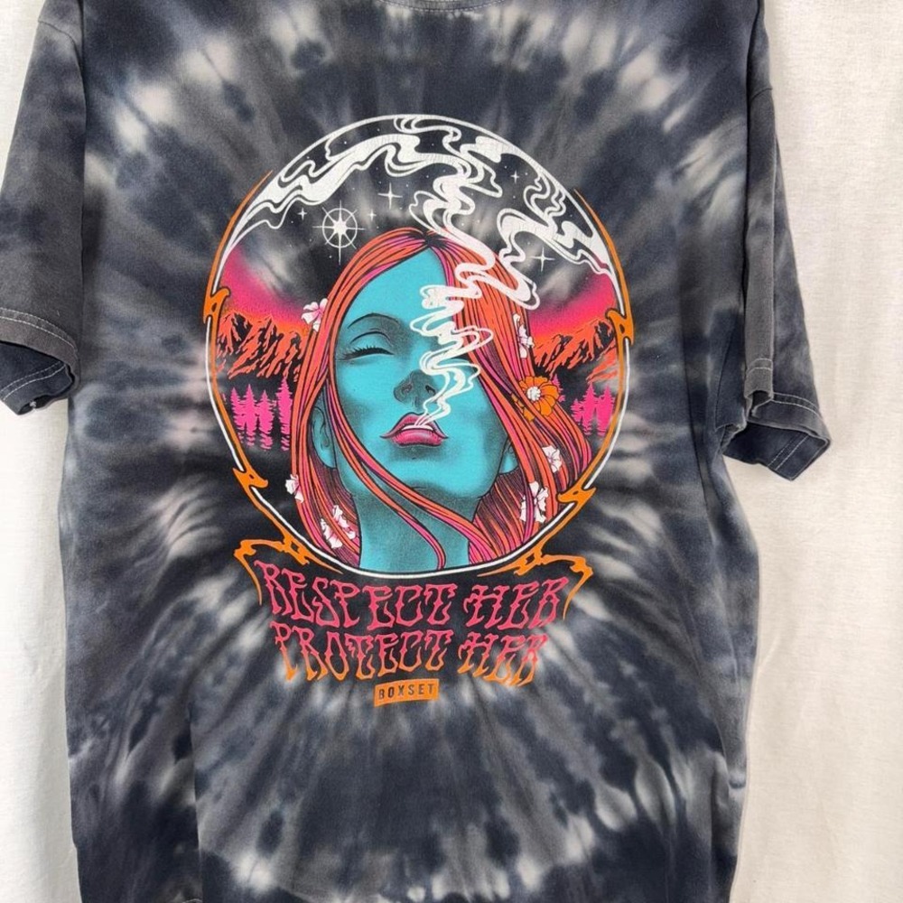 Boxset Graphic Tee Mens Large Black Tie Dye Excellent Respect Her Protect Her